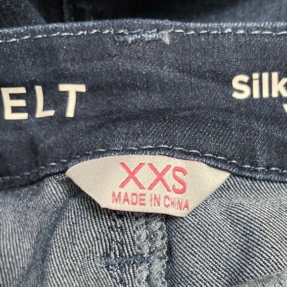 Laurie Felt Silky Patch Pocket Baby Bell High Waist Dark Wash Jeans Size XXS | 2 - Picture 9 of 14